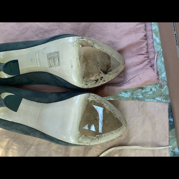 Miu Miu Gray Suede Rounded Toes Pump Heels - Picture 10 of 16